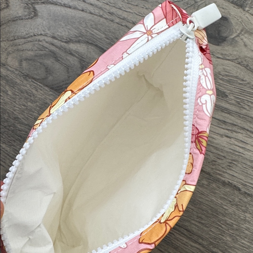 Lei Pouch - Picture 2 of 2